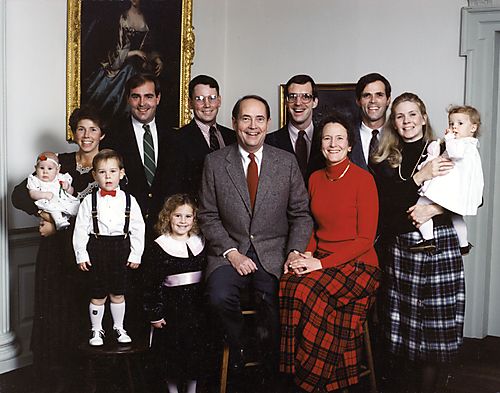 Dick and Ginny Thornburgh with their sons and spouses, and grandchildren