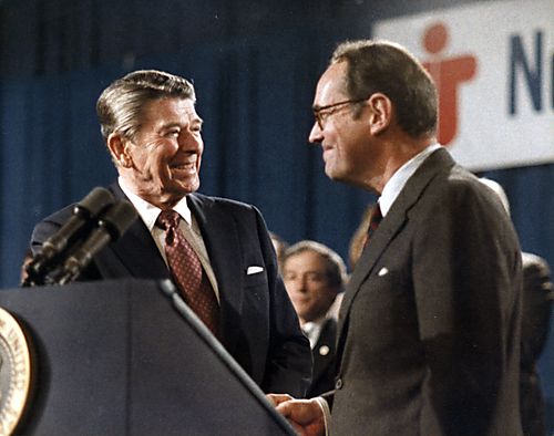 Thornburgh and Reagan shaking hands at National Conference on Dislocated Workers