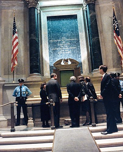 Attorney General Thornburgh and Italian Minister of the Interior Gava viewing Declaration of Independence at the National Archives