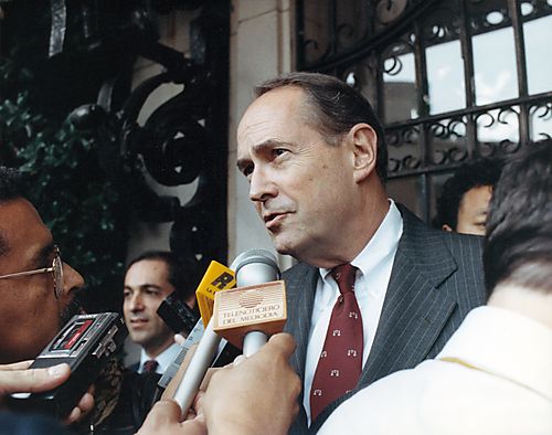 Thornburgh speaking to press following meeting with President Gaviria of Columbia