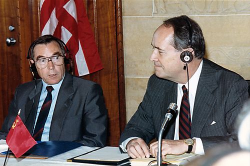 Thornburgh and Yakovlev in meeting together