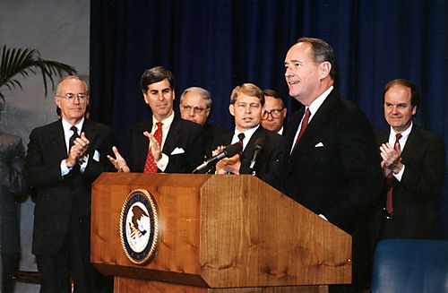 Thornburgh speaking to Department of Justice employees during his farewell ceremony