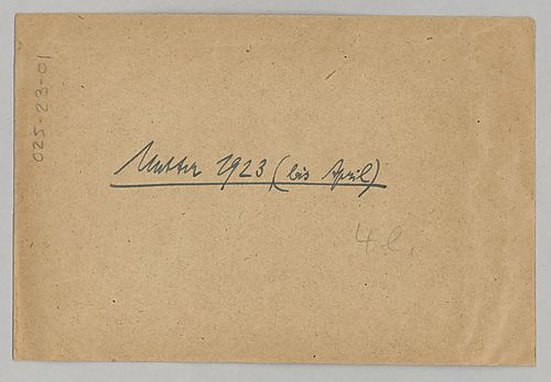 Mother, until April [Mutter, bis April]