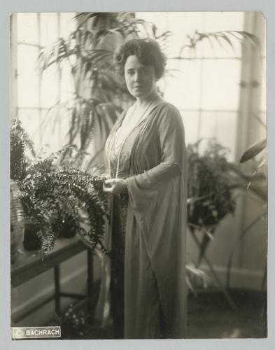 Mary Roberts Rinehart portrait at time of publication of The Breaking Point