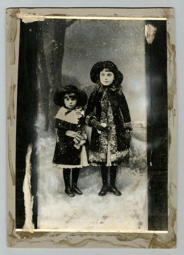 Mary Roberts Rinehart portrait with sister Olive Roberts, as children