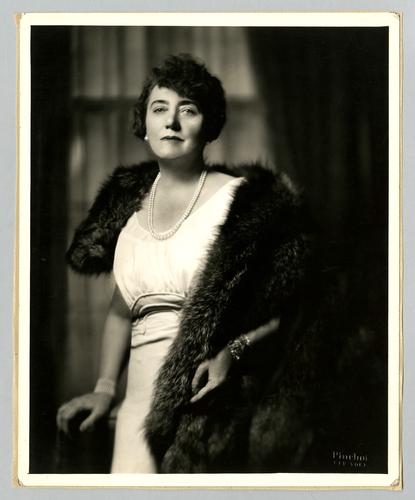 Mary Roberts Rinehart portrait in white dress, fur, and pearls