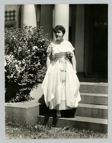 Mary Roberts Rinehart portraits outside of house