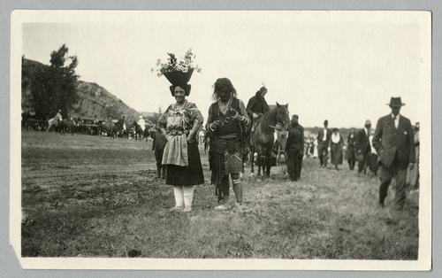 Mary Roberts Rinehart and others, outdoors in costume