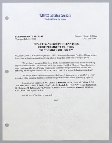 Bipartisan group of Senators urge President Clinton to consider oil "swap,"