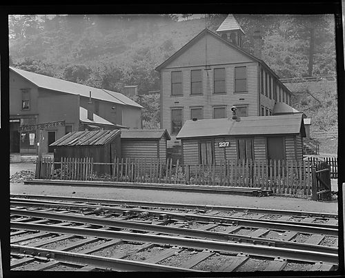Jacobs Creek Hotel