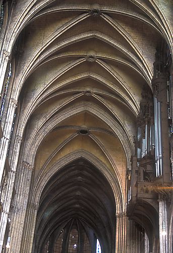 Nave Interior