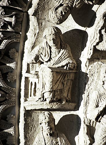 Archivolts-left: Personification of Geometry