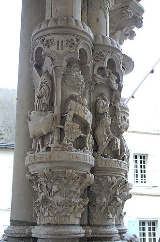 Inner column statues: Bases - The Ark and the Philistines