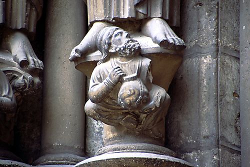 Left Jambs : Peter Socle