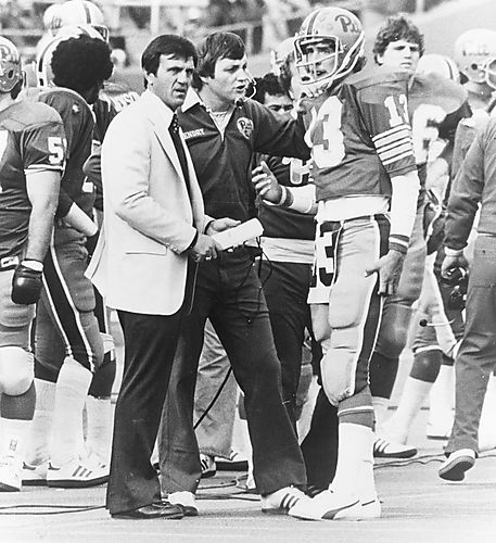 Dan Marino Consults With Coaches