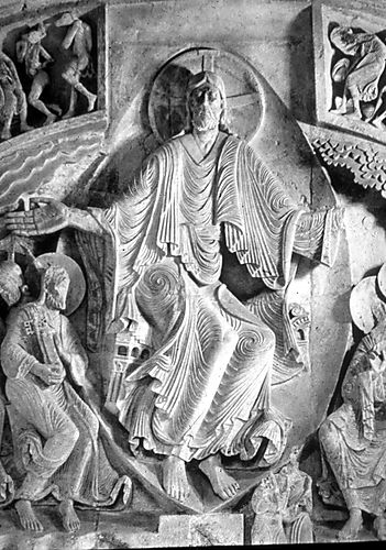 Central portal of the Nave: Tympanum-Christ Figure