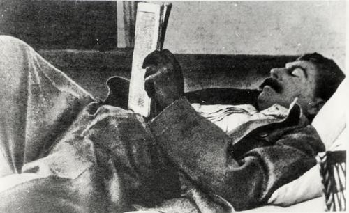 [Iosif V. Stalin reading a newspaper at the dacha]