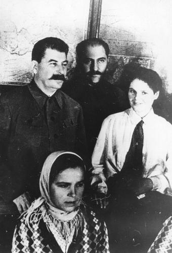 [Stalin and L. Kaganovich with delegates]