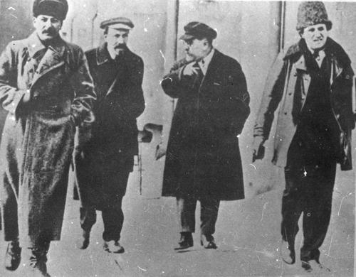 [Stalin, Rykov, L. Kamenev, and G. Zinov'ev in front of the Smolny Institute in Petrograd]