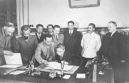 [Signing of Treaty of Friendship and Alliance between the Soviet Union & the Chinese Republic, August 14, 1945]