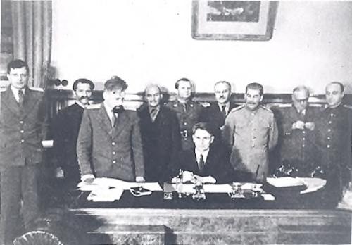 [Signing of agreement between the government of the Soviet Union and the Polish Committee of National Liberation]
